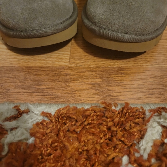 UGG - Picture 4 of 4